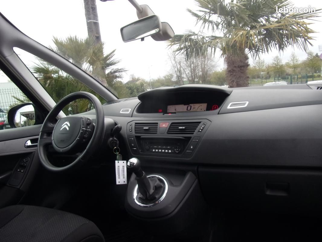 Citroën C4 Picasso VTi 120 Attraction (image 9)