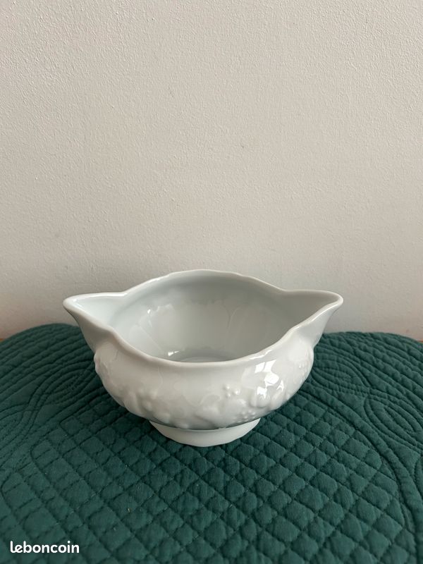 Jolie saucière porcelaine blanche de Limoges (Deshoulières - California) (image 1)