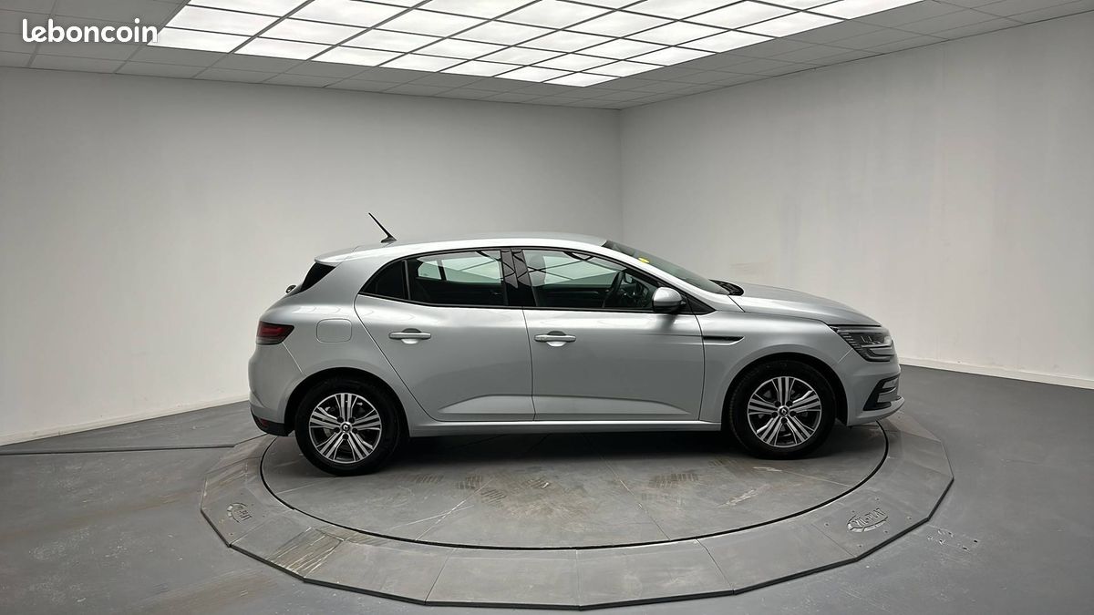 Renault megane iv berline blue dci 115 evolution (image 5)