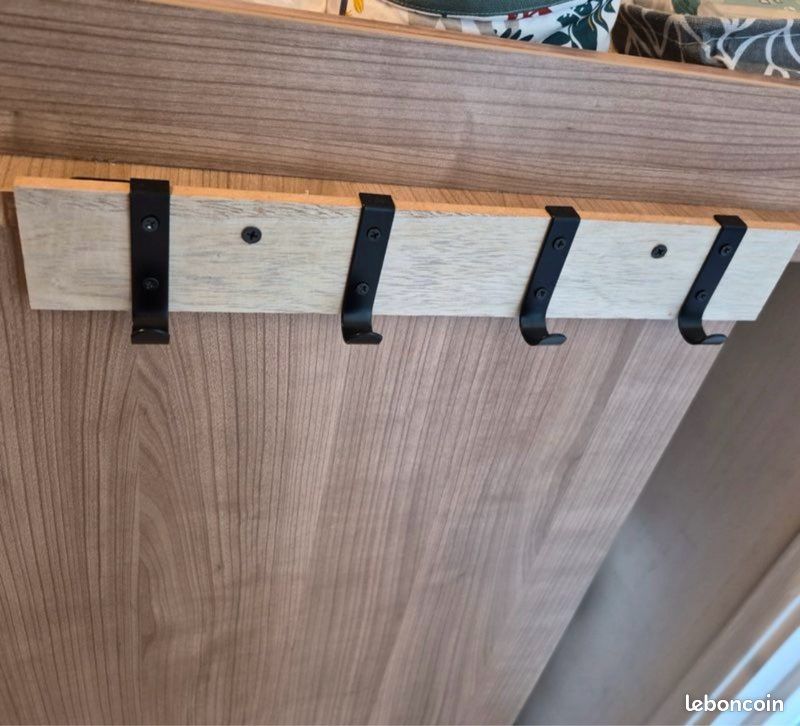 Table à langer avec porte manteau et matelas à langer - Bon état (image 2)