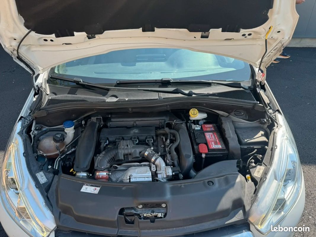 Peugeot 208 1.6 THP 156 CH XY / Distribution faite (image 30)