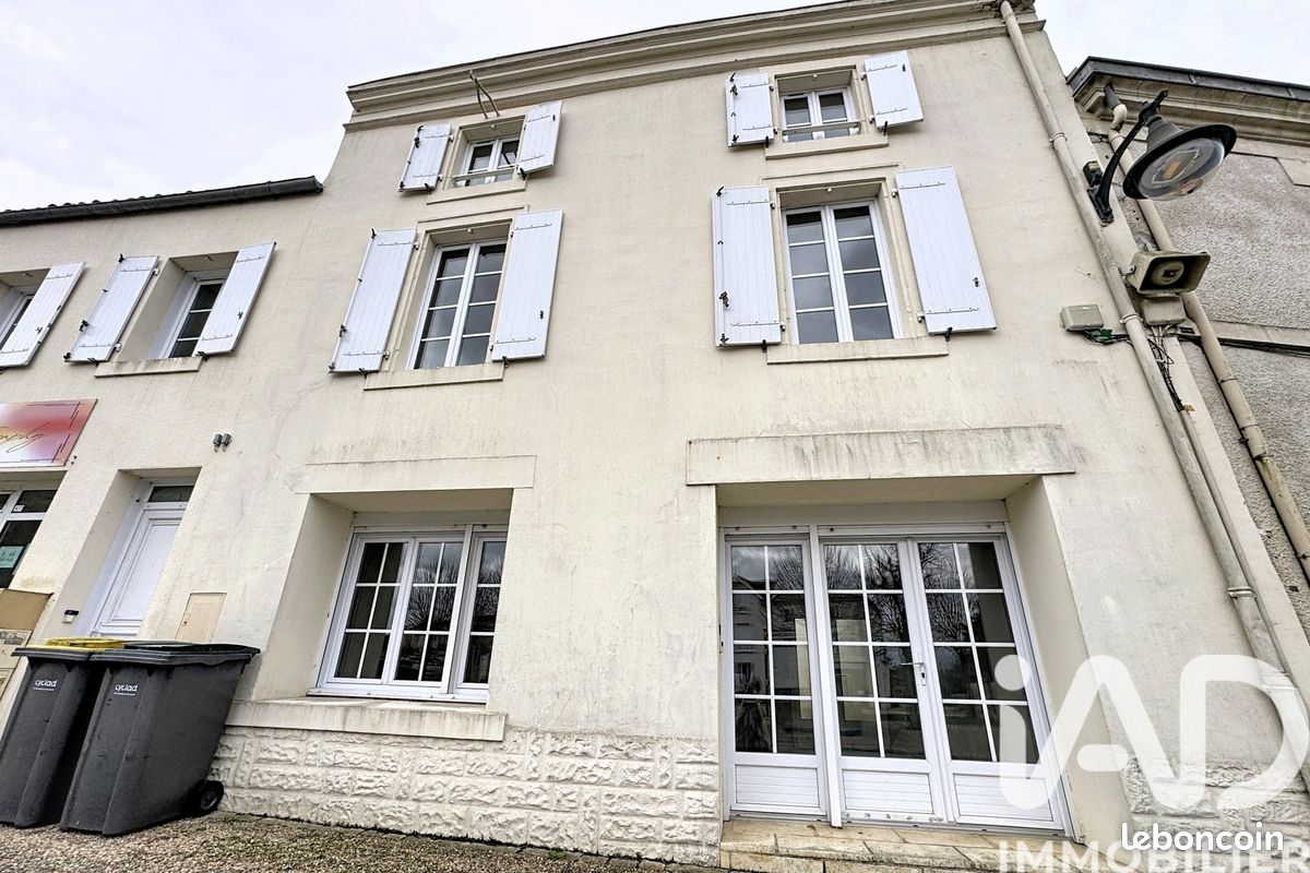 Maison 5 pièces 126 m² · à Courçon · 126 m² · 210 000 €