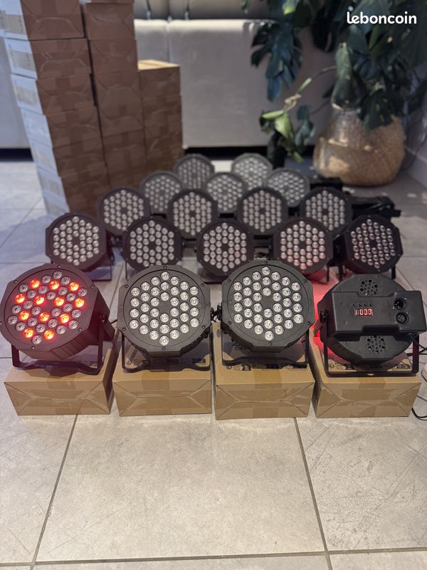 Lot 4 projecteurs neufs PAR 36 sous garantie avec télécommande et accroches - dmx dj jeu lumière led soirée mariage (image 1)