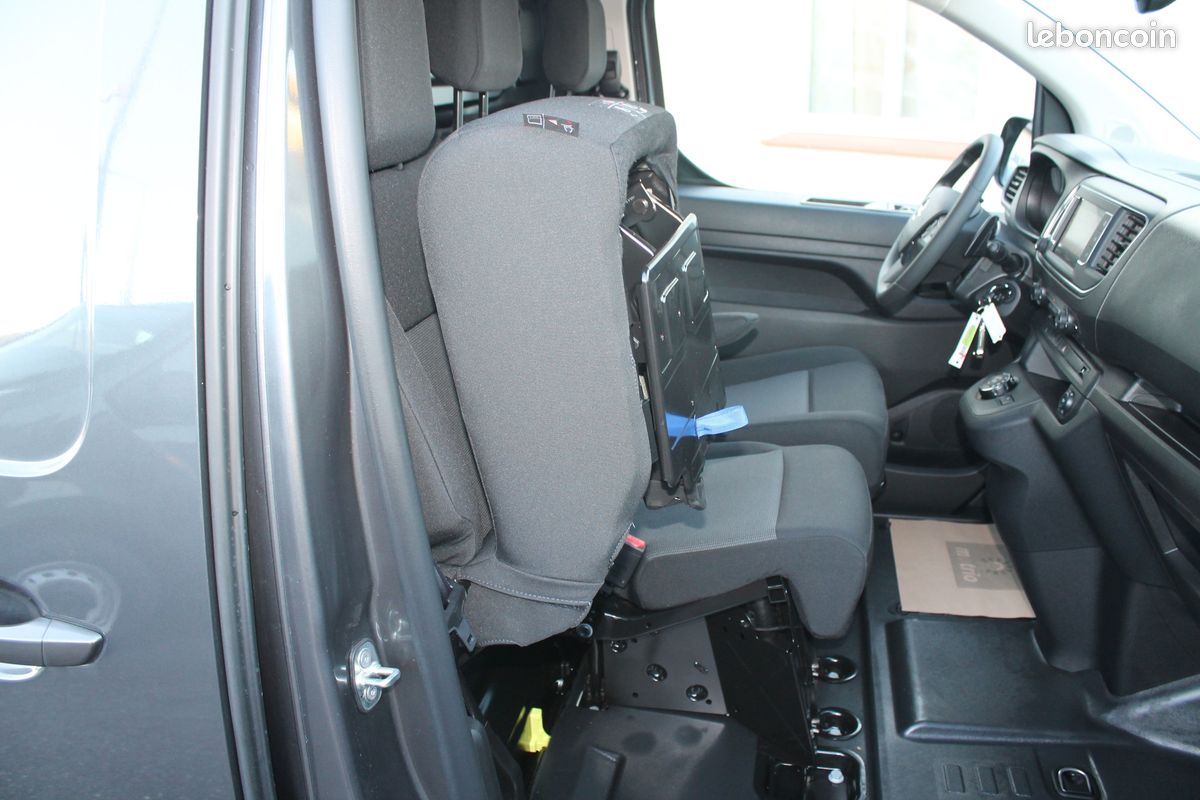 Opel Vivaro III Fourgon Taille M Blue-HDI 180 S&S EAT8 GPS, Caméra de recul, Avertisseur angles morts, Pack Look Sortie le 19/06/2024 - 5 Kilomètres. Prix Hors taxe : 24 500 (image 10)
