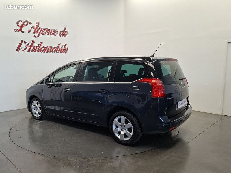 Peugeot 5008 1.6 hdi 112 ch Boite Auto Allure 7 places / GPS / toit pano / Radar AV et AR / (image 6)