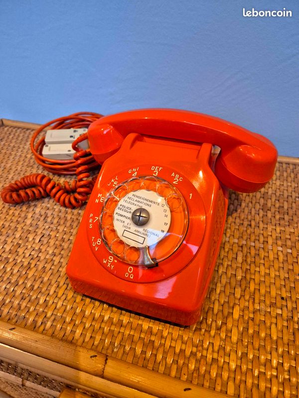 Téléphone ancien orange Socotel S63 Vintage année 1982 - Collection