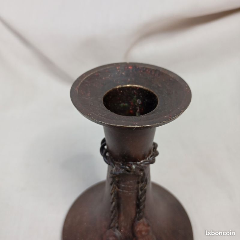 2 BOUGEOIRS EN MÉTAL ARGENTÉ , FORME ÉPURÉE