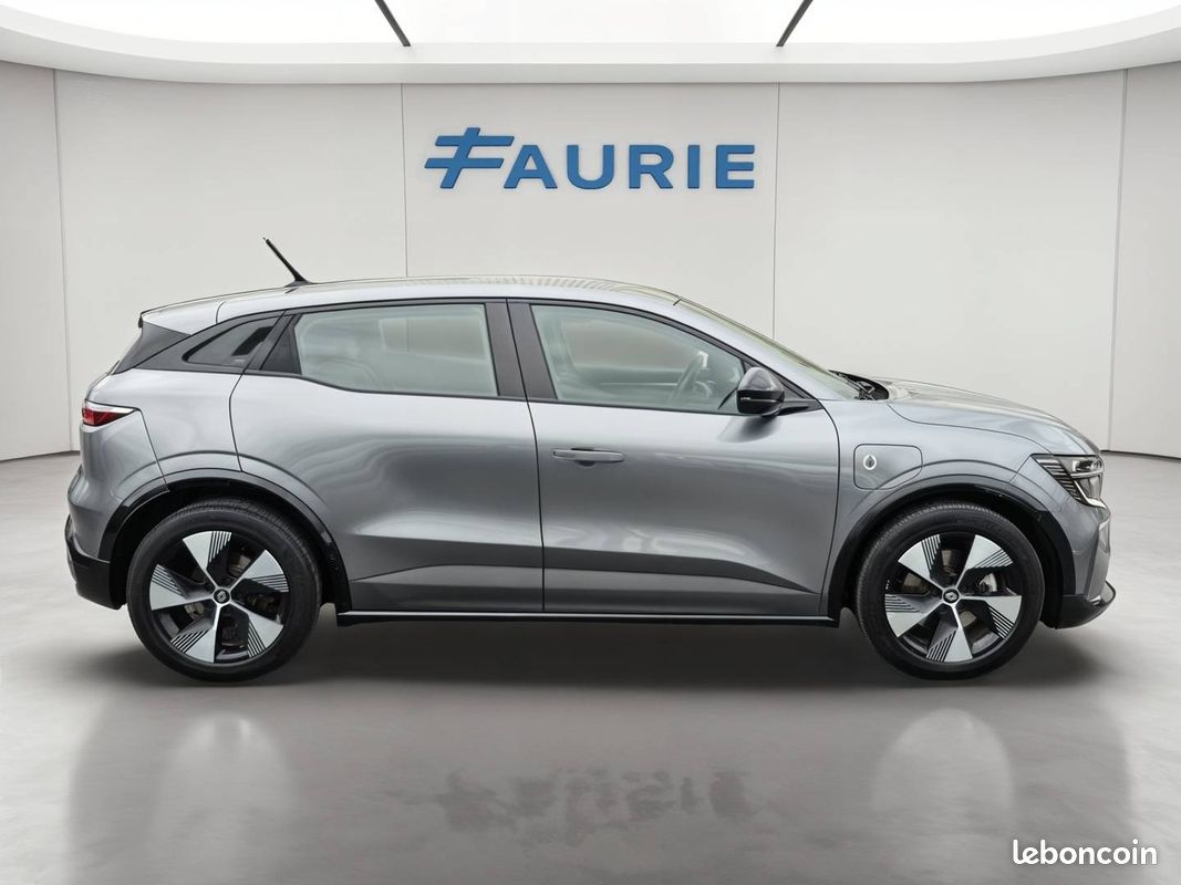 RENAULT Megane E-Tech EV40 130ch standard charge Equilibre (image 4)
