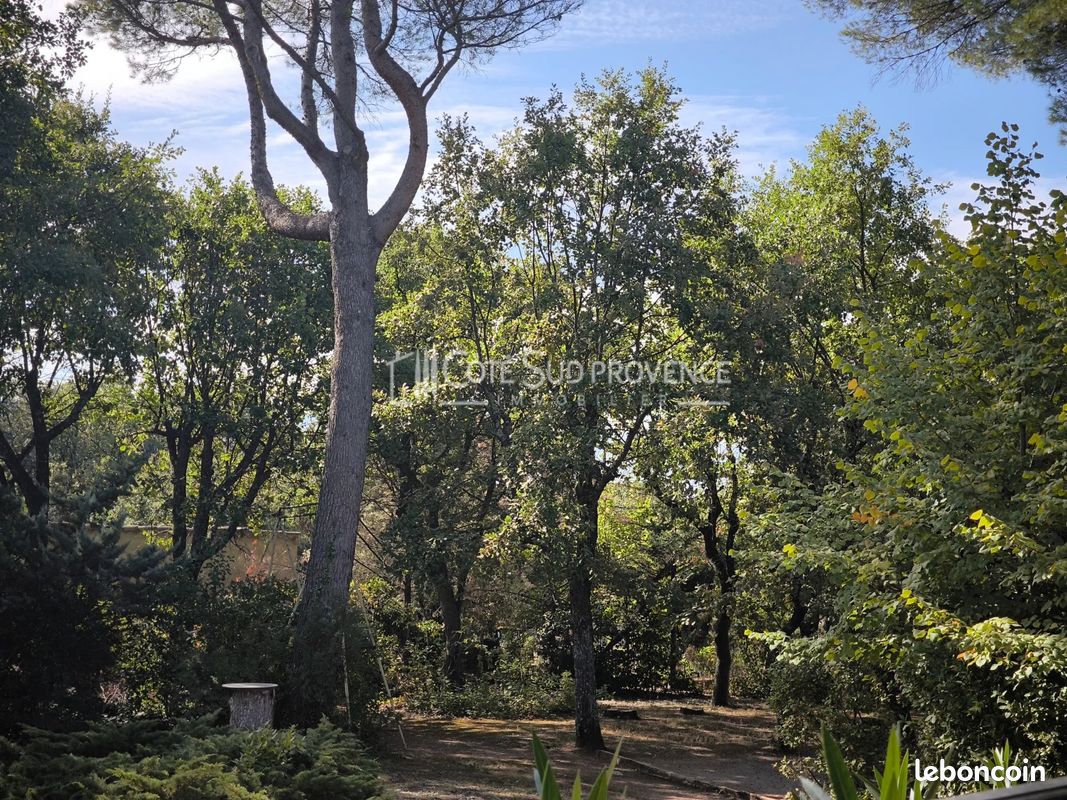 Terrain 1120 m² · à Saint-Didier · 1 120 m² · 205 000 €
