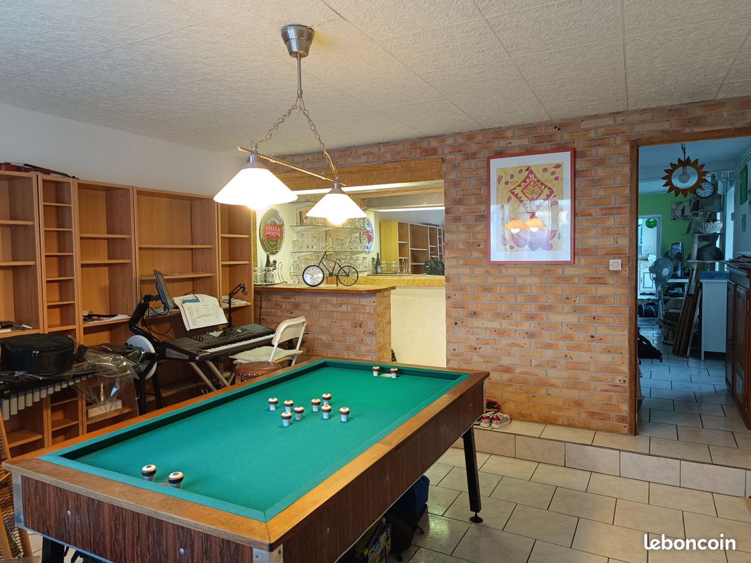 Maison 10 pièces 220 m² · à Méricourt · 220 m² · 195 000 €