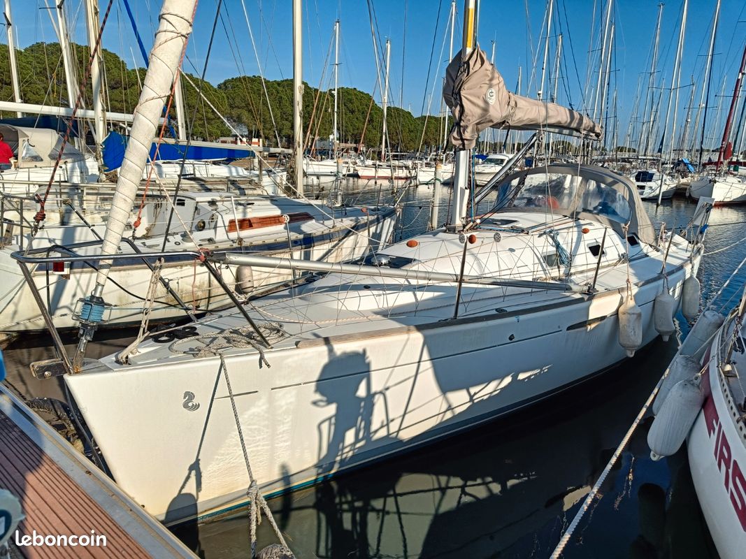 VOILIER BENETEAU FIRST 31.7 2002 place de port possible (image 2)