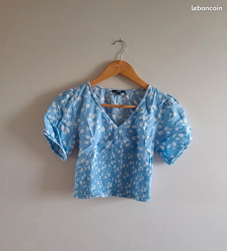 Crop top fleuri (image 1)