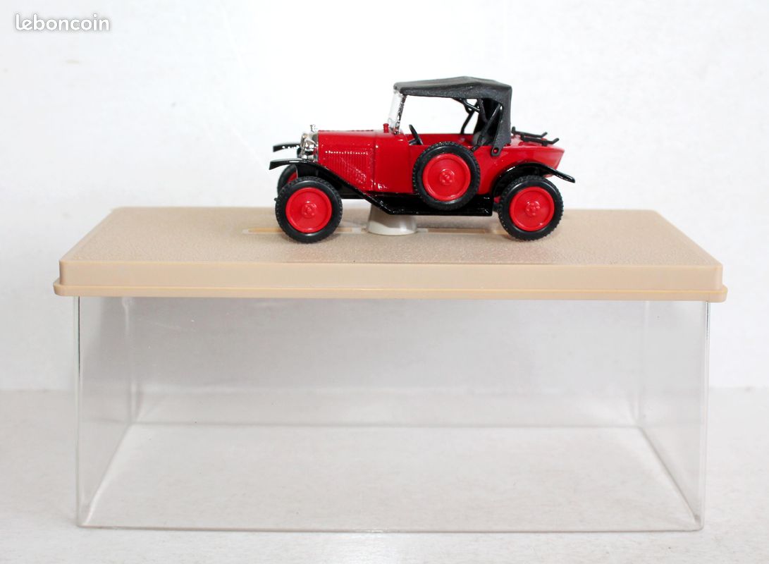 Miniature Eligor Leader CEC 1/43 - Panhard PL17 Cabriolet Rouge Avec Personnage, Occasion