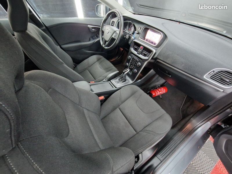 Volvo V40 D2 120CH BVA KINETIC * BLUETOOTH * XENON * RADAR (image 14)