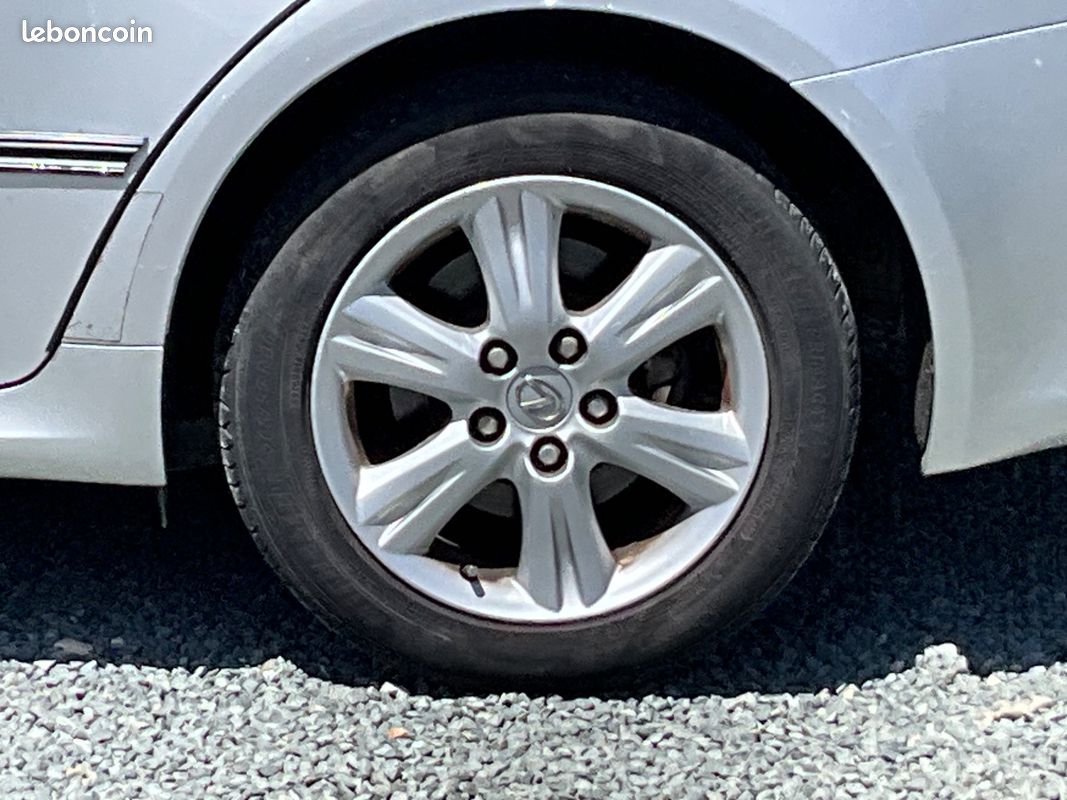 Lexus is 2.2 220d 175ch finition executive / regulateur / suivi (image 26)