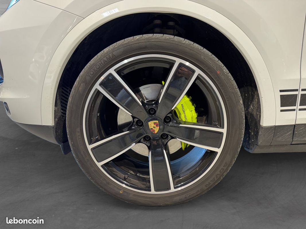 PORSCHE CAYENNE E-Hybrid 3.0 V6 462 ch Tiptronic BVA Platinum Edition Garantie 12 Mois Toit pano Pack Chrono Caméra 360 (image 19)