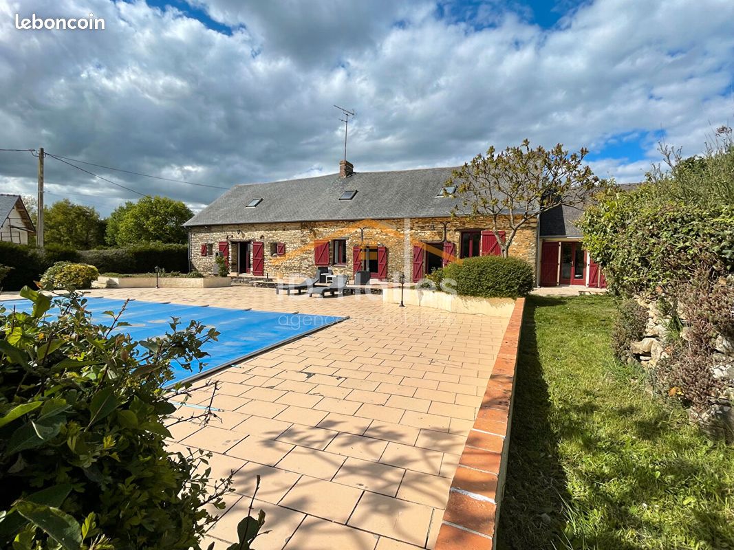 Maison 6 pièces 179 m² · à Ombrée d'Anjou · 179 m² · 236 000 €