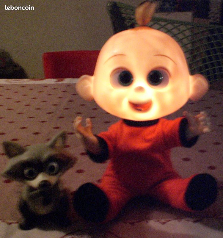 Poupée sonore et lumineuse du bébé Jack Jack le bébé de la famille Paar et du raton laveur Raccoon (image 3)