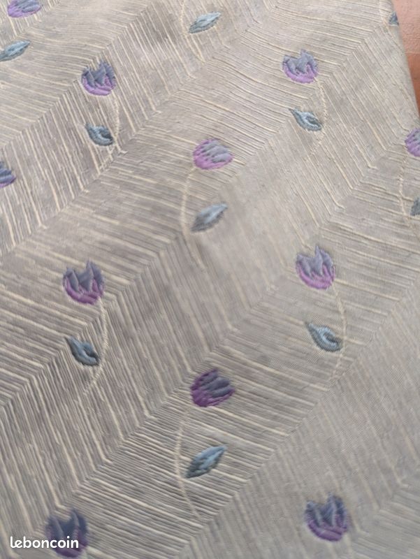 Cravate soie grise avec tulipes. Jules (image 1)