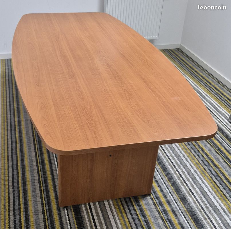 Table de conférence / bureau de direction – forme bateau – 6/8 personnes (image 2)