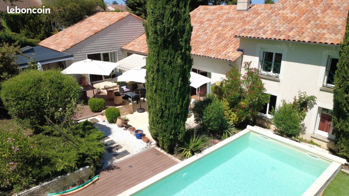 Maison 7 pièces 245 m² · à Saint-Benoît · 245 m² · 598 500 €