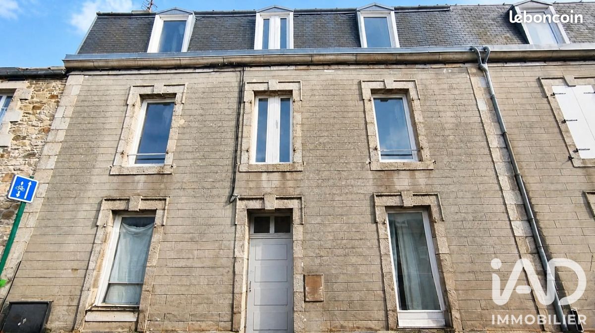 Immeuble 210 m² · à Saint-Pol-de-Léon · 210 m² · 240 000 €