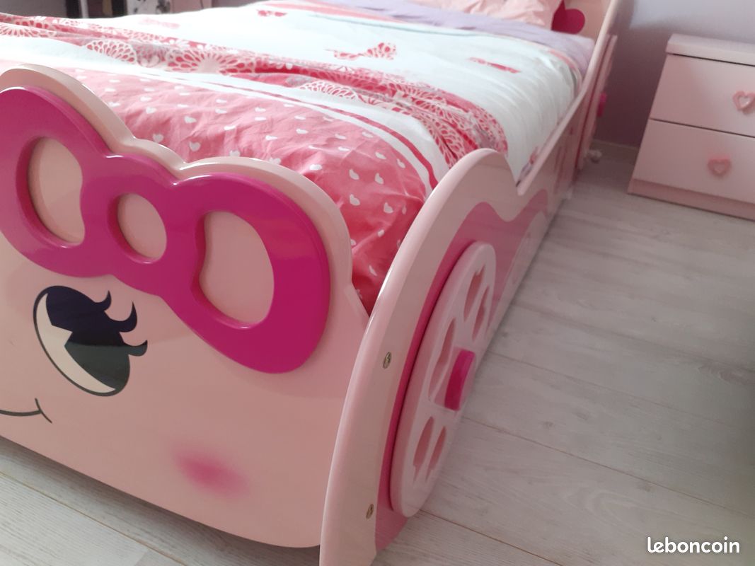 Vends lit rose voiture princesse 90 x 200 (image 3)