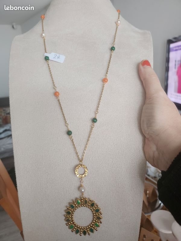 Collier Sautoir Long Avec Médaillon, Pierres Pastel Et Chaînettes - Métal Doré Sans Nickel, Neuf