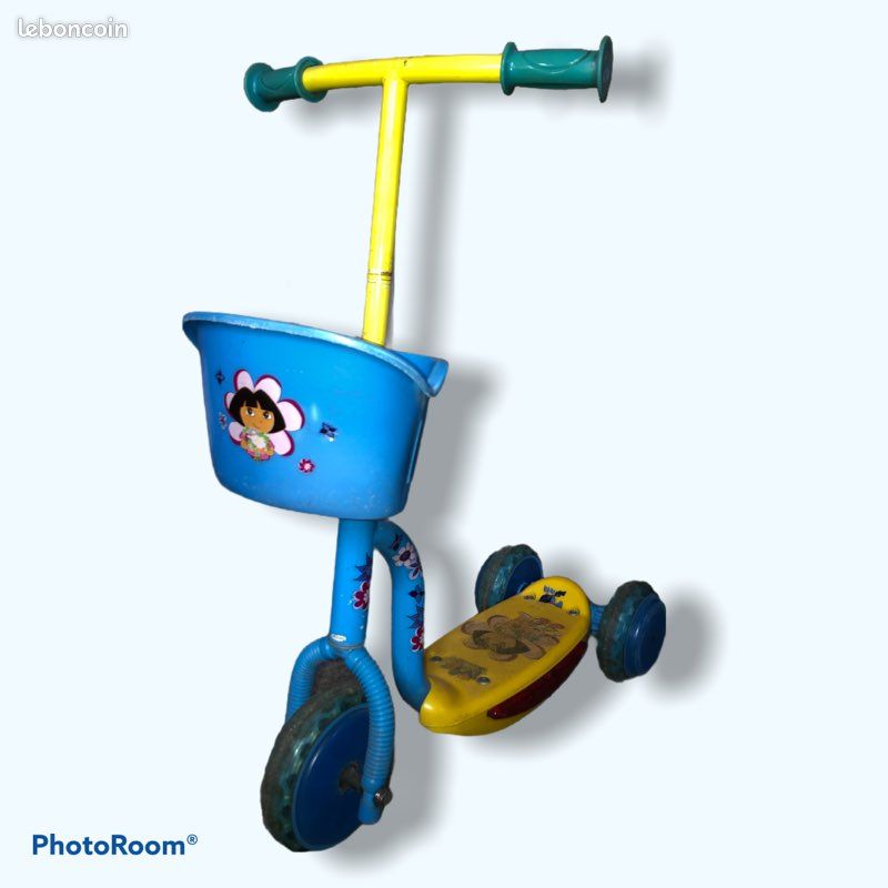 Trottinette bleue Dora (image 1)