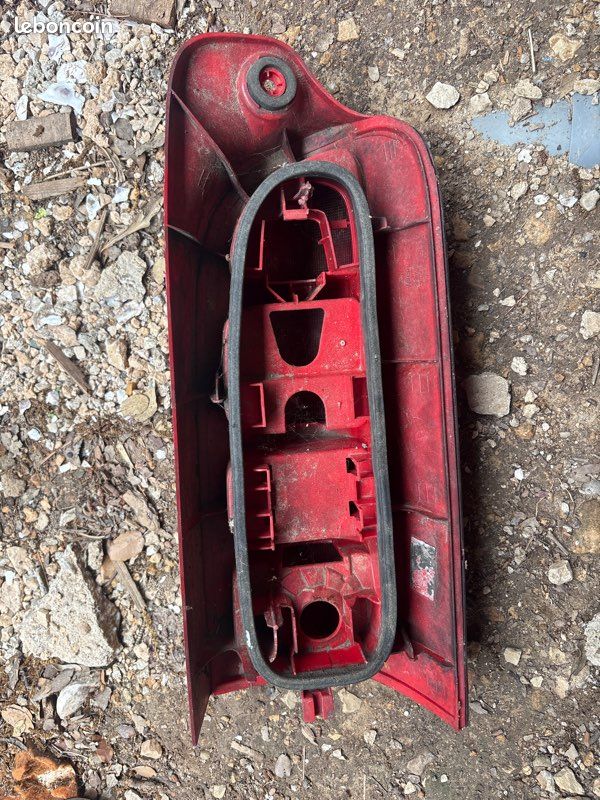 Feu arrière Master 2 (image 2)