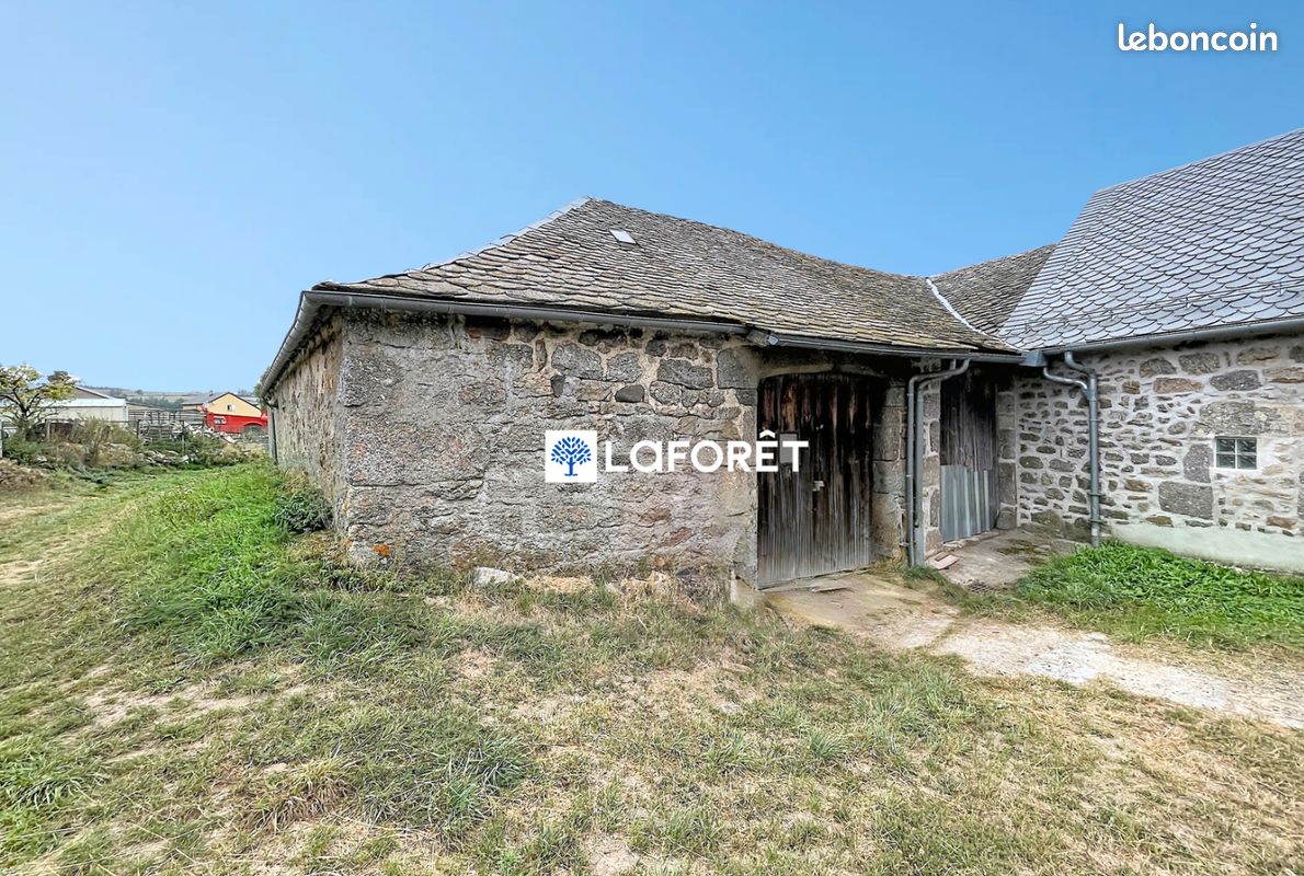 Maison 210 m² · à Peyre en Aubrac · 210 m² · 31 000 €