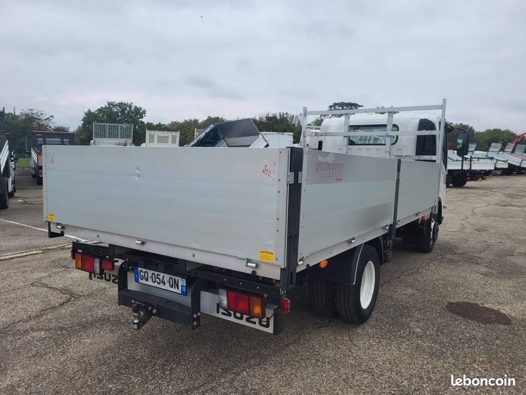 Isuzu M27 PLATEAU FACADIER 3.0 L 150 BOITE.ROBOTIQUE (image 4)