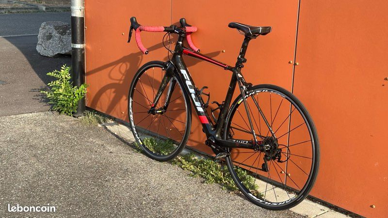 Équipements + Fuji Altamira 2.7 Carbone / Shimano 105 / Mavic / Grand Prix 5000 (image 20)