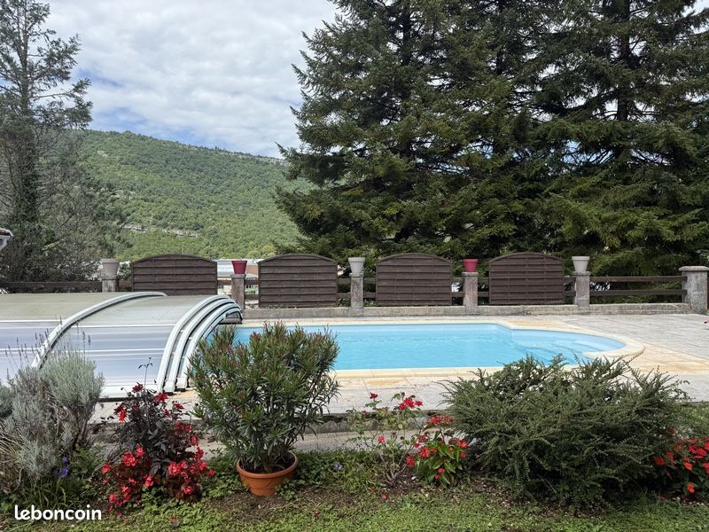 Maison 13 pièces 380 m² · à Chassal-Molinges · 380 m² · 357 000 €
