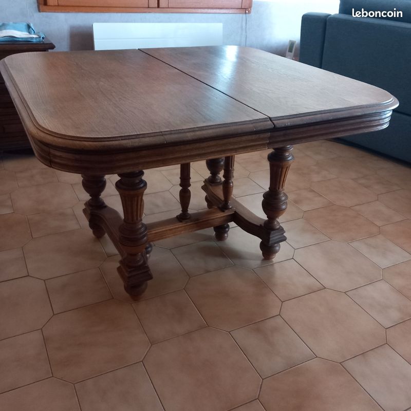 Table de salle à manger en chêne massif (image 7)