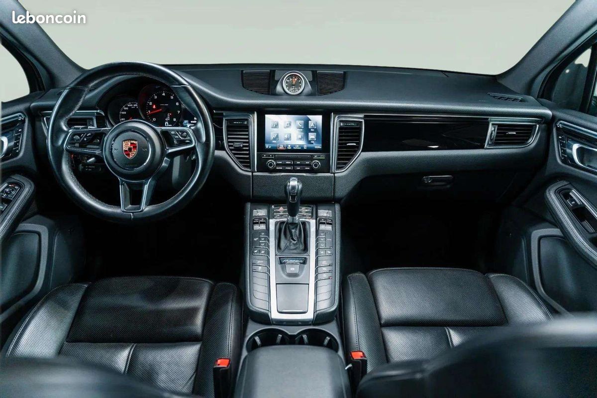 Porsche Macan 2.0 252 ch PDK * Toit Panoramique * Volant Chauffant * Sièges Ventilés * Cuir Noir * Caméra * LED (image 21)