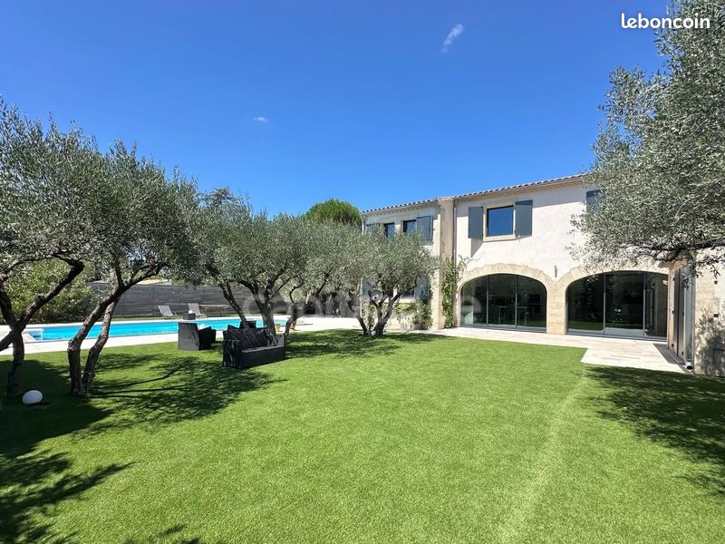 Maison 8 pièces 280 m² · à Saint-Maximin · 280 m² · 895 000 €