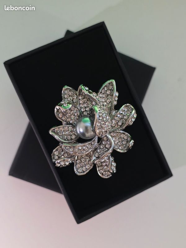 Broche Vintage Fantaisie N167 - Bijou Rétro Occasion - Parfait Pour Customiser