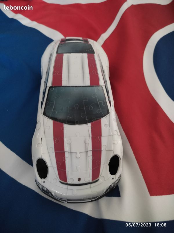 Voiture en puzzle3D (image 1)