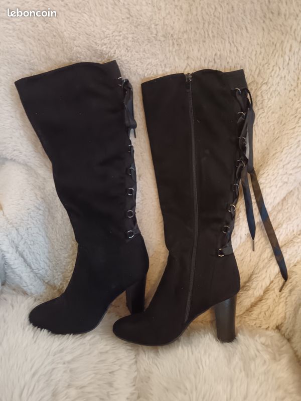 Bottes hautes noires à talons (image 1)