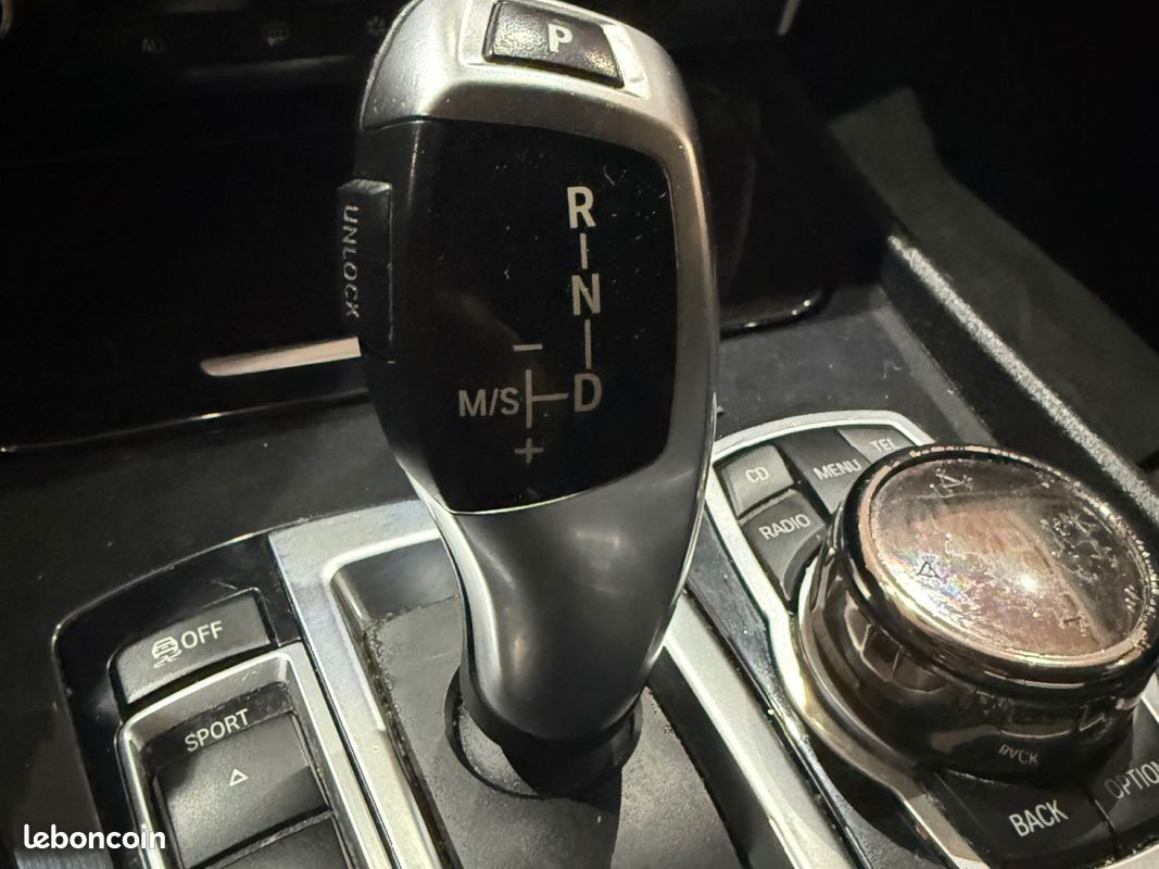 BMW SERIE 5 TOURING F11 530d xDrive 258ch Luxe A (image 16)