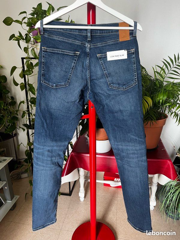 Bijoux Ethniques Massaï Africains Collier sautoir plaqué or 24 carats perles de verres blanc et Bijoux Ethniques Massaï Africains Collier sautoir plaqué or 24 carats perles de verres blanc et