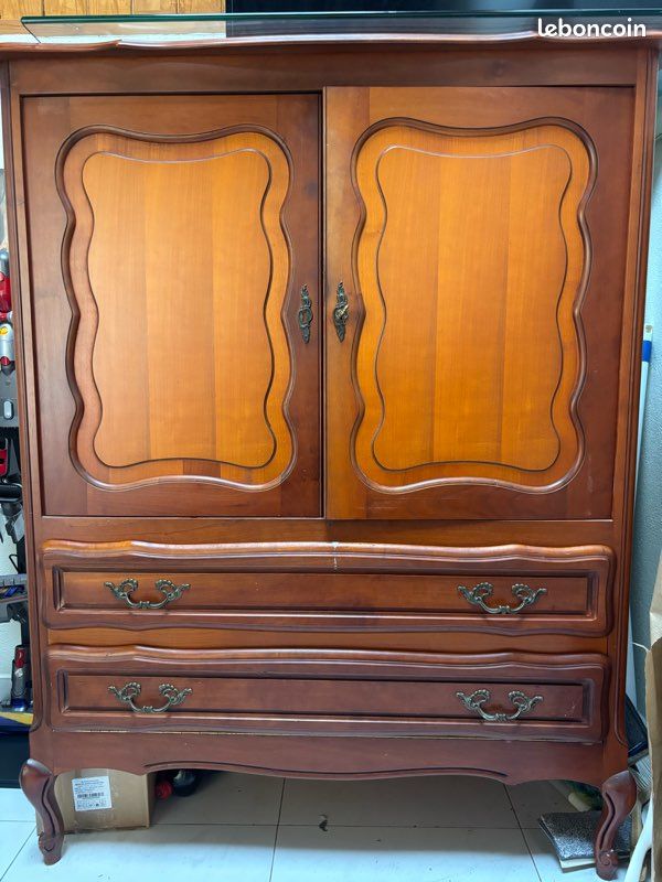 Armoire en bois (image 1)