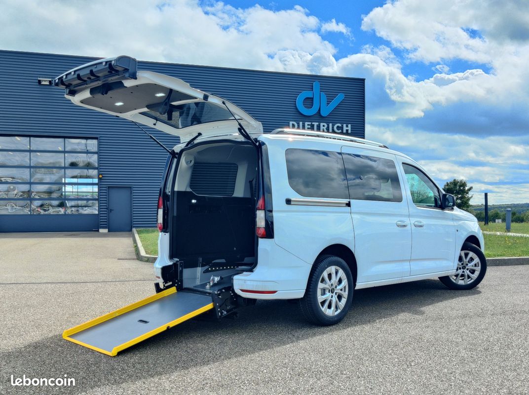 Ford Grand Tourneo Connect TPMR neuf & disponible (image 1)