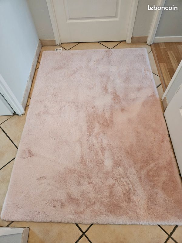 Tapis rose (image 1)