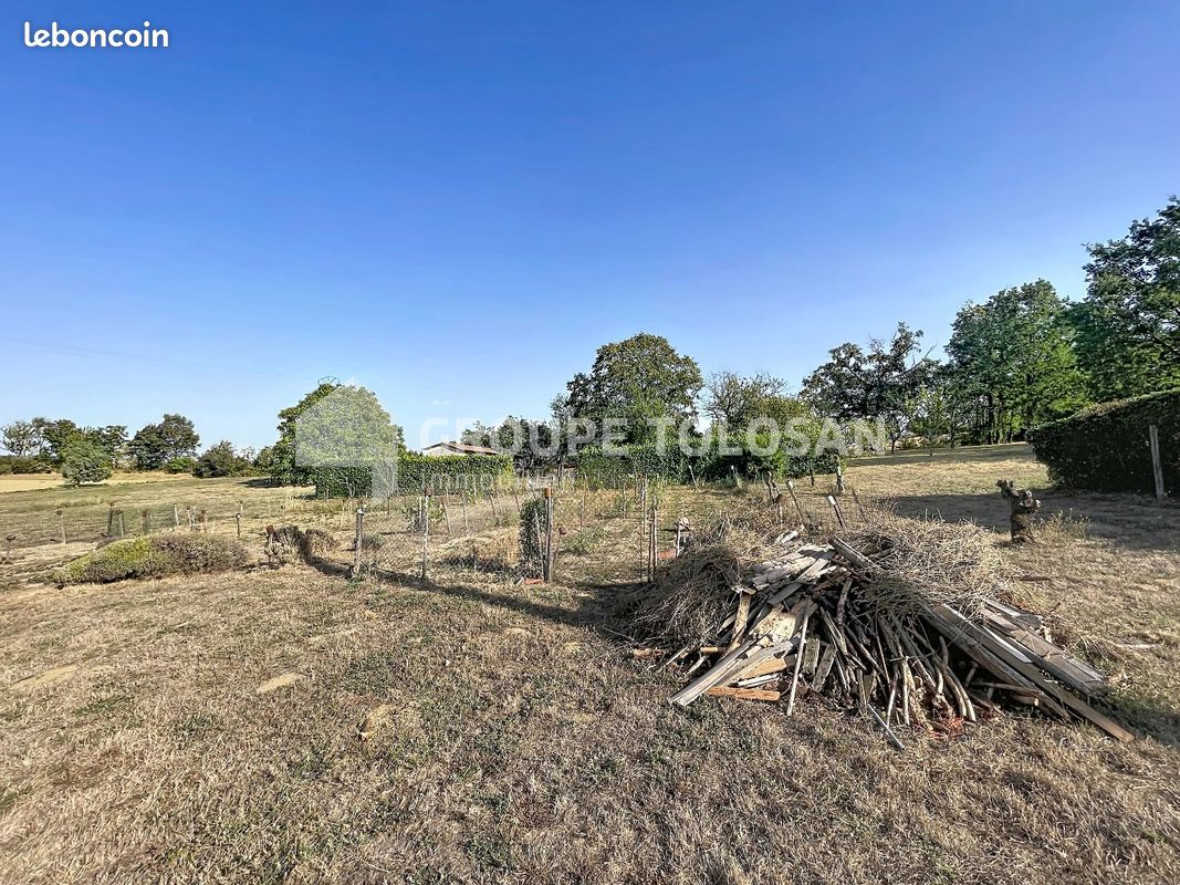 Terrain 3725 m² · à Drémil-Lafage · 154 000 €