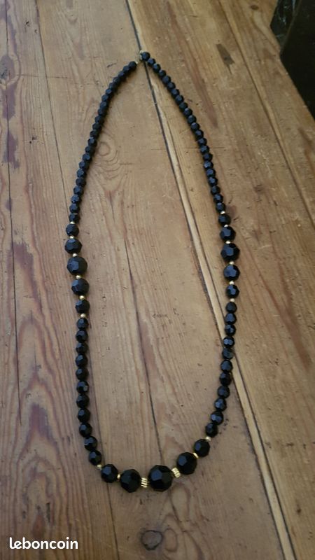 Collier vintage en perles noires à facettes (image 2)