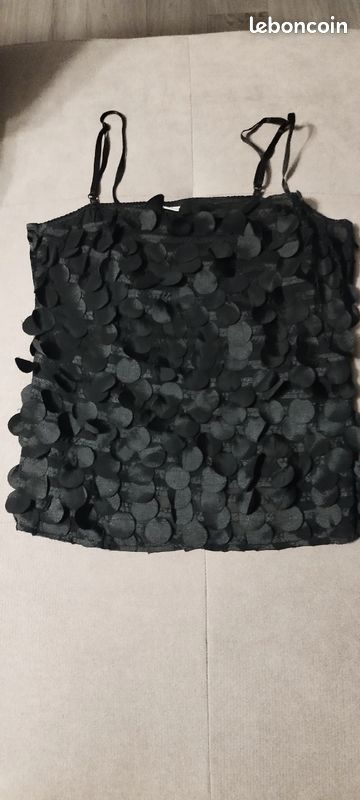 Top pour femme Camaïeu couleur noir taille 36/38 excellent état comme neuf (image 1)