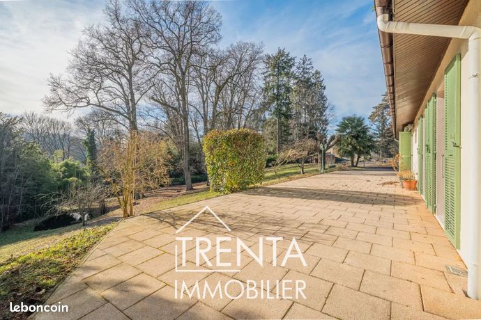 Propriété 5 pièces 152 m²