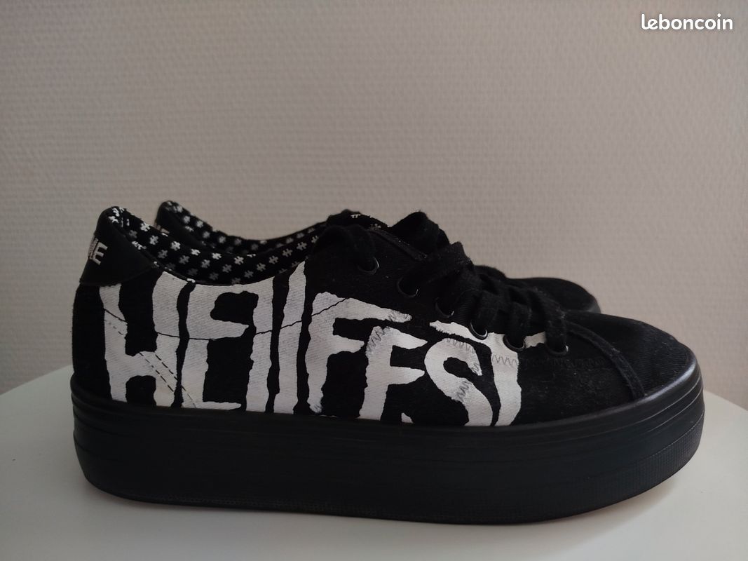Baskets Collector NoName Hellfest - Taille 37 - Customisées - Occasion - Noir